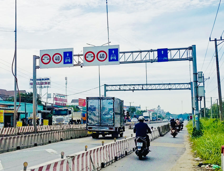 can xe tai xach tay hoa sen vang